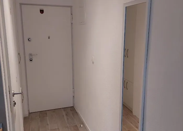 And Modern Emili 스플리트