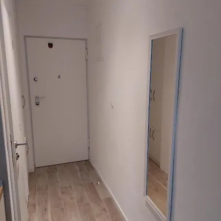 And Modern Emili 斯普利特