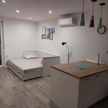 And Modern Emili Apartment *