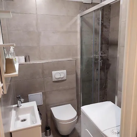 公寓 And Modern Emili